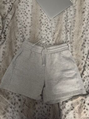 Aritzia Women’s Light Gray Lounge Shorts